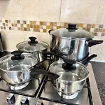 Spacious 3-Bed Home With Garden, Private Parking, Smart Tv\'S, Fast Wi-Fi
