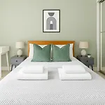 Modern Flat In Islington - Steps From Caledonian Road Station