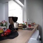 Apartmentsleeps4-West Kensington-Petsok-Parking