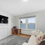 New 1 Bed Westfield Chiswick Hammersmith Apt