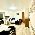 Cozy One Bed Apartment Free Car Park Central London