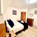 Cozy One Bed Apartment Free Car Park Central London
