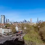 Guestready - Stylish Skyline Views, Central London