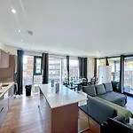 Sleek 3-Bedroom Flat With Lift & Wi-Fi In Southwark, Borough Near The Shard