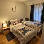 Charming 3Bd Home In West London