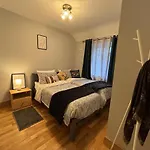 Charming 3Bd Home In West London