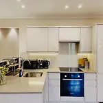 Contemporary 2 Bedroom Apartment In Central London