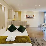 Contemporary 2 Bedroom Apartment In Central London