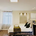 Contemporary 2 Bedroom Apartment In Central London