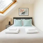 Lovely Flat Near Acton Town Tube Station