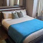 Modern Private Studio Room