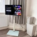 Vibrant Studio 30Min To Central London & Free Wifi