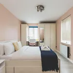 Cosy 2Br, Free Parking, 8Min To City Airport
