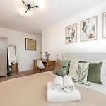 Bright 3 Bed 2 Bath With Air Con In Clerkenwell Pass The Keys