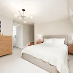 Relax & Recharge At Cozy Paddington, King Bed