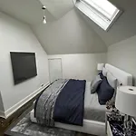 Flat In Shepherd\'S Bush