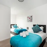 Chiswick Park 3 Bed 3 Bath West London - Parking