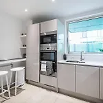 Chiswick Park 3 Bed 3 Bath West London - Parking
