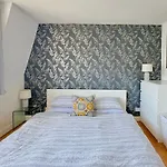 Bright 1 Bedroom Central London