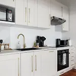 Luxury Corner - La Reserve Knightsbridge