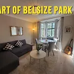 Stylish 3-Bedroom Flat In Belsize Park Perfect For Families Business Trips!