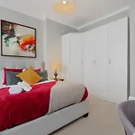 New Luxury 2 Bed 2 Bath Flat E14