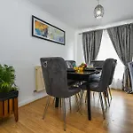 Spacious Wembley Flat I Free Parking - 2 Baths