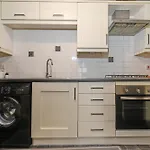 Spacious Wembley Flat I Free Parking - 2 Baths