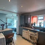 4 Bed Masonette With Garden