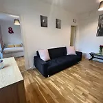 Charming 1-Bedroom Apartment Southfields, London