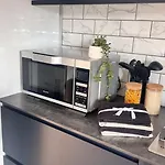 Cosy 2 Bed Suite In Putney, Sleeps 6, With Netflix & Games