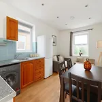 Large Flat In Quiet Area Near Seven Sisters