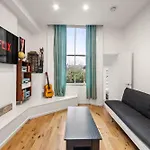 Sg, Elegant Suite In Paddington Central London
