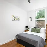 2Bed Charming Apartment Near Notting Hill & London