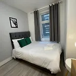 Lovely Ground Floor Miles Apartment
