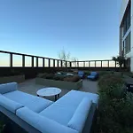 Enjoy Smart City Living In This Lovely Apartment.