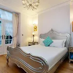 Veeve - The Westminster Courtyard Apartment