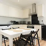 Stylish Modern Apartment By Aldgate East Station 5