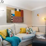 Hyde Park Family Apartment