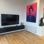 Modern Flat, Ideal Location!