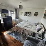 Room In Guest Room - King Size - Ensuite Room