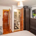 Room In Guest Room - King Size - Ensuite Room