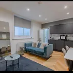 Sleek Flat In The Heart Of Earls Court