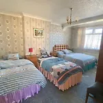 Barking London House Sleeps 12 - Parking - Train Tube - Airport