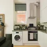 22 Ravenson Kensington Exclusive Olympia Escape