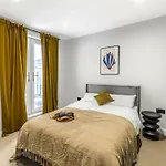 3-Bedroom House In Greenwich