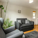 Cosy 2Br Apt, 6 Mins Train Station, Wimbledon