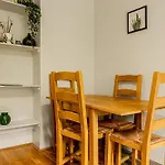 Cosy 2Br Apt, 6 Mins Train Station, Wimbledon