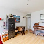 Characterful 1 Bedroom Flat Close To Dlr
