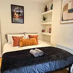 Chic 2-Bedroom Flat In Vauxhall Near The Oval